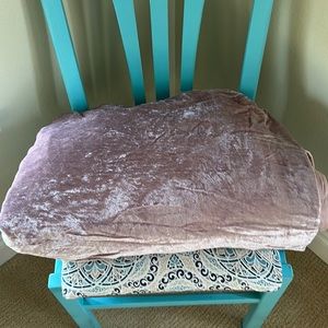 West elm crinkle duvet cover and 2 shams, king / cal king size.